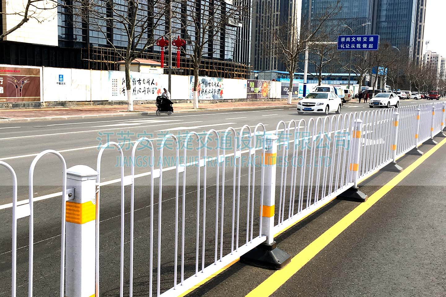 青島市30000米道路隔離護欄項目工程